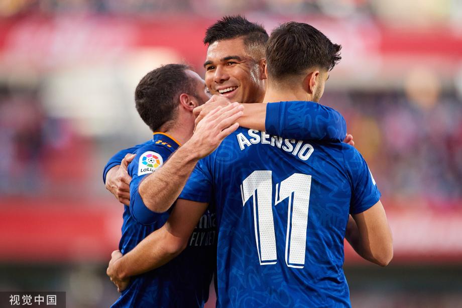 他是来自深 他是来自深